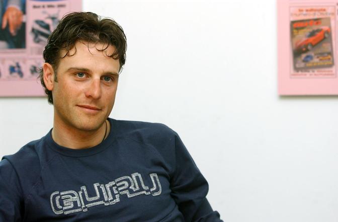 La carriera di Alessandro Petacchi da professionista inizia nel 1996. Veste le maglie di sei squadre: Scrigno (1996), Navigare ('99), Fassa Bortolo (2000-05), Milram (2006-08), Lpr (2008-09) e la Lampre (dal 2010 ad oggi)  